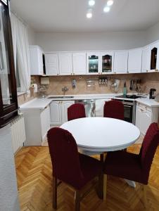 Η κουζίνα ή μικρή κουζίνα στο Apartment Tarik