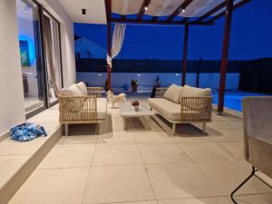 Posedenie v ubytovaní Villa LucaToni - heated pool