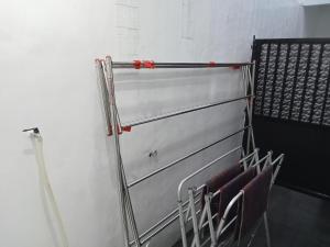 Двухъярусная кровать или двухъярусные кровати в номере KENARI P25 HOMESTAY Syariah