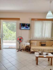 TV a/nebo společenská místnost v ubytování Lina's House Pramanta