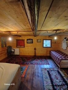 a bedroom with a bed and a couch in a room at Mica fermă veselă in Câmpulung Moldovenesc