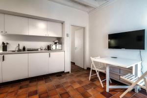 Kuchyň nebo kuchyňský kout v ubytování Pardo Apartments by Quokka 360 - Locarno old town