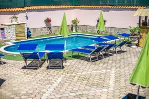 Bazén v ubytování Giovanna Boutique Rooms & Pool nebo v jeho okolí
