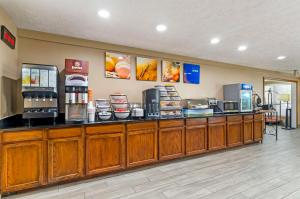 a restaurant with a counter with food and drinks at Comfort Inn Wytheville - Fort Chiswell in Wytheville
