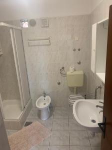 Koupelna v ubytování Apartment Velada + 28 fotografií