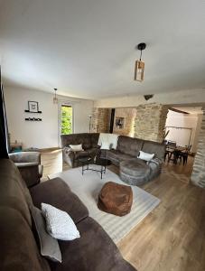 Afbeelding uit fotogalerij van Le gîte du Château Mouton in Châtenoy-le-Royal