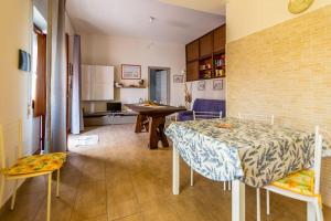 Η κουζίνα ή μικρή κουζίνα στο Incantevole appartamento nel centro storico +8 φωτογραφίες