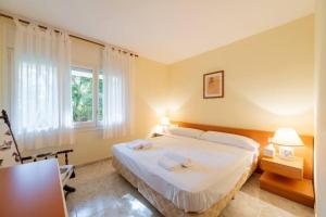 Ένα ή περισσότερα κρεβάτια σε δωμάτιο στο Apartamento de ensueño Calella +36 φωτογραφίες