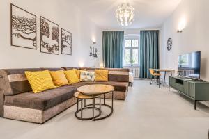 Μια τηλεόραση ή/και κέντρο ψυχαγωγίας στο RentPlanet - Apartamenty Stare Miasto