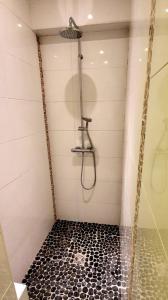 Koupelna v ubytování Paris Montmartre, Mairie du 18e + 8 fotografií