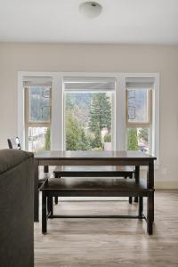 Gallery image of Upscale 2BR Overlooking View Escape in Harrison Hot Springs