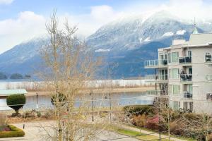 Gallery image of Upscale 2BR Overlooking View Escape in Harrison Hot Springs