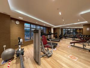 Das Fitnesscenter und/oder die Fitnesseinrichtungen in der Unterkunft GuestReady Holiday Homes - Light Abode
