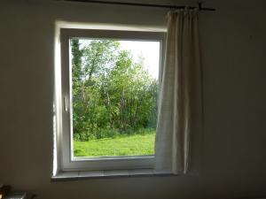 a window with a view of a green field at Apartment am Innradweg in Gars am Inn