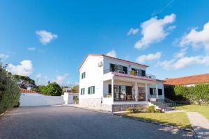 a white house with a blue sky in the background at Moro's Friends House - Cascais in Cascais