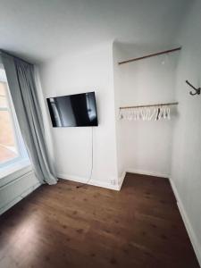 Μια τηλεόραση ή/και κέντρο ψυχαγωγίας στο Perfect for your stay in Old Town of Stockholm