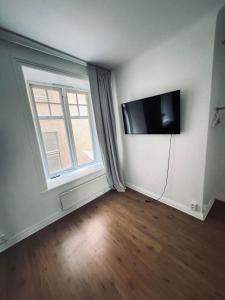 Μια τηλεόραση ή/και κέντρο ψυχαγωγίας στο Perfect for your stay in Old Town of Stockholm