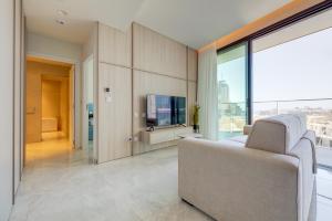 TV a/nebo společenská místnost v ubytování Superlative Apartment in Mercury Towers
