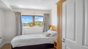 Postel nebo postele na pokoji v ubytování Clifden River View Apartment