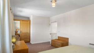 Postel nebo postele na pokoji v ubytování Clifden River View Apartment