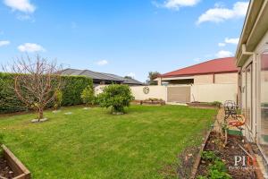 a backyard of a house with a yard withgrass at Spacious 4-BR Family Home in Cowes