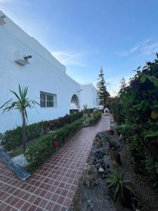a brick walkway in front of a white building at Villa Vue sur la Méditerranée in Cabo Negro