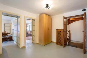 En eller flere senge i et værelse på Spazioso Appartamento a Courmayeur