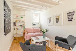 Posedenie v ubytovaní GuestReady - Estadia tranquila em Le Marais