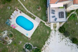 Bazén v ubytování Villa Bravic nebo v jeho okolí