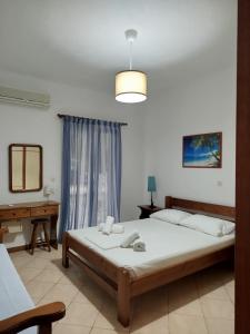 Posteľ alebo postele v izbe v ubytovaní Riverside Αpartments