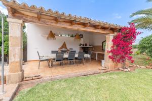 Vonkajšia záhrada v ubytovaní Villa Cal Beato by Sealand Villas