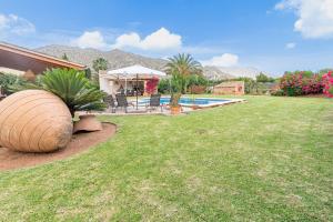 Bazén v ubytovaní Villa Cal Beato by Sealand Villas alebo v jeho blízkosti