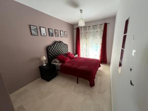 a bedroom with a bed with red pillows at Fantástico apartamento playa in Cala de Finestrat +41 photos