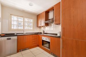 Galeriebild der Unterkunft Aloha Pueblo with sea views in Marbella