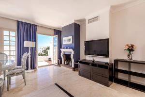 Galeriebild der Unterkunft Aloha Pueblo with sea views in Marbella