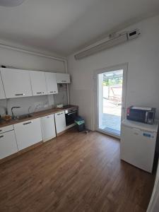 Kuchyňa alebo kuchynka v ubytovaní Apartmány Centro & Jacuzzi