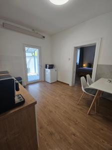 Kuchyňa alebo kuchynka v ubytovaní Apartmány Centro & Jacuzzi