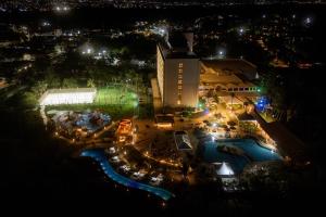 Bazén v ubytování Hotel Deville Prime Salvador nebo v jeho okolí
