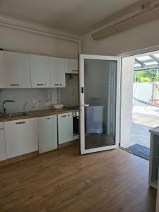 Kuchyňa alebo kuchynka v ubytovaní Apartmány Centro & Jacuzzi