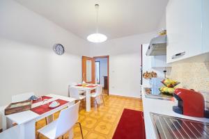 Kuchyň nebo kuchyňský kout v ubytování Tidu's home B&B