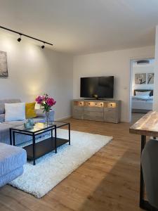 a living room with a couch and a tv at Ferienwohnung Katharina in Mastershausen