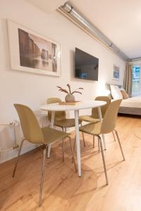 a dining room with a white table and chairs at Hamburg City Apartment for 5 in Hamburg