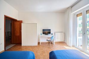 TV a/nebo společenská místnost v ubytování Tidu's home B&B