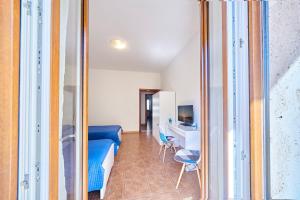 TV a/nebo společenská místnost v ubytování Tidu's home B&B