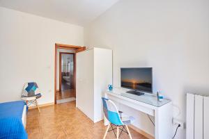 TV a/nebo společenská místnost v ubytování Tidu's home B&B
