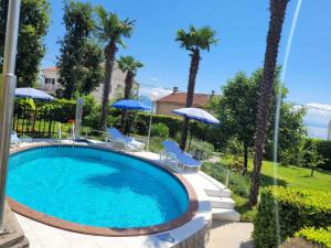 Bazén v ubytovaní Holiday home in Lovran 15113 alebo v jeho blízkosti