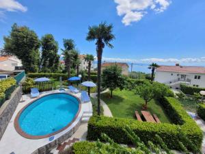 Bazén v ubytovaní Holiday home in Lovran 15113 alebo v jeho blízkosti