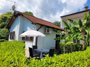 Vonkajšia záhrada v ubytovaní Holiday home in Lovran 15113