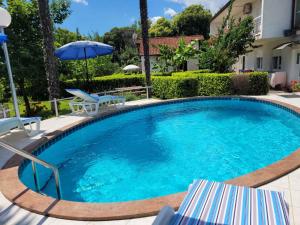 Bazén v ubytovaní Holiday home in Lovran 15113 alebo v jeho blízkosti