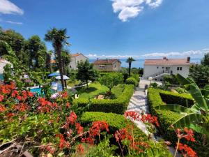 Vonkajšia záhrada v ubytovaní Holiday home in Lovran 15113